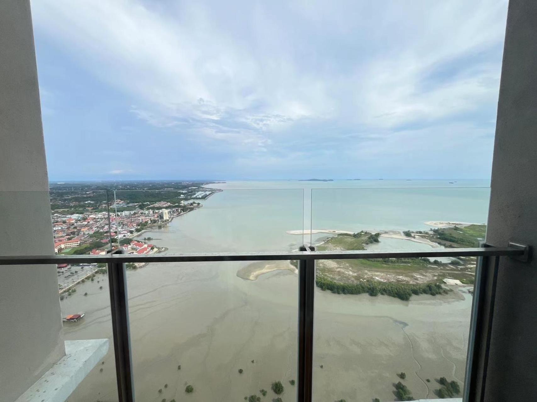 Silverscape Seaview Residences Melaka Экстерьер фото